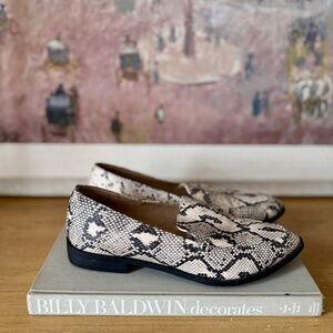 NWOT CL by Laundry Snakeskin Patterned Women's Loafers - Size 7.5